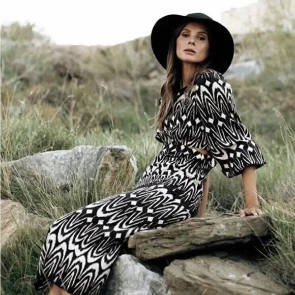 Zara Dresses & Skirts - ZARA Cut-Out Printed Dress Long Balloon Sleeve Midi Maxi Dress Geometric Black